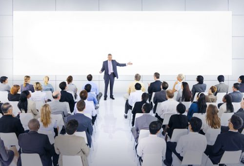 QUYỀN NĂNG THUYẾT TRÌNH GIỮA ĐÁM ĐÔNG VÀ ĐIỀU HÀNH CUỘC HỌP